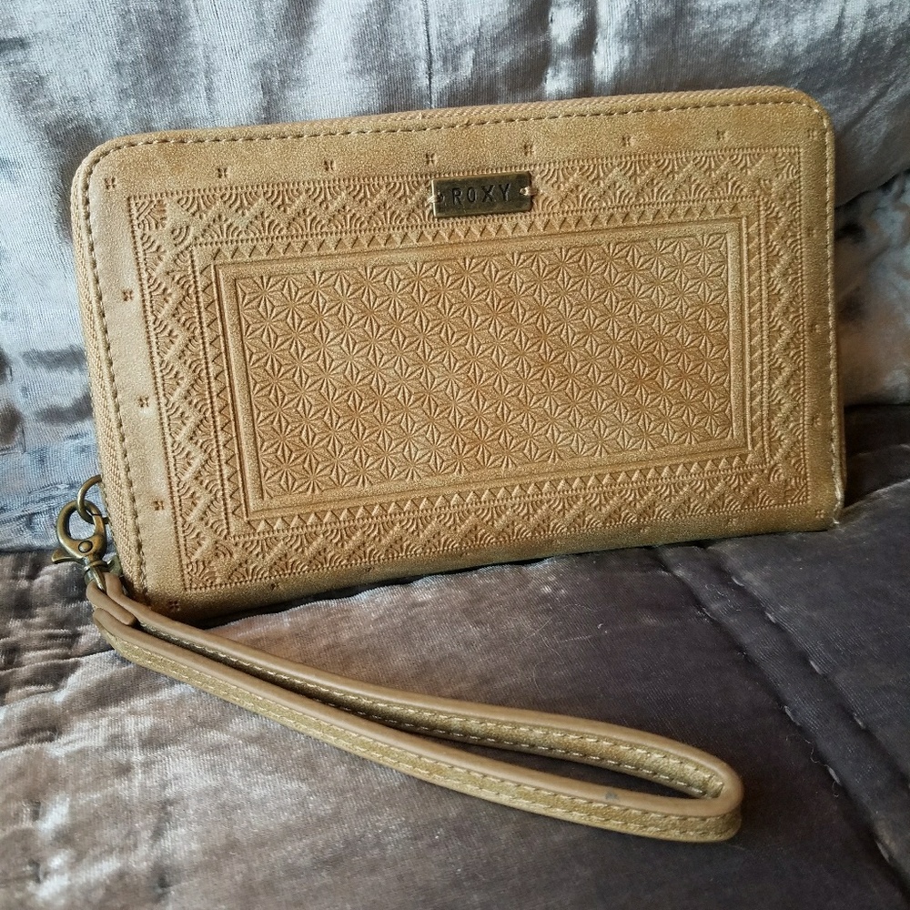 Roxy Textured Travel Wallet/Clutch